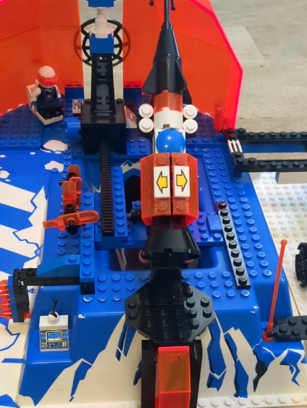 LEGO 6983 Ice Station Odyssey - RARE - Picture 4 of 15